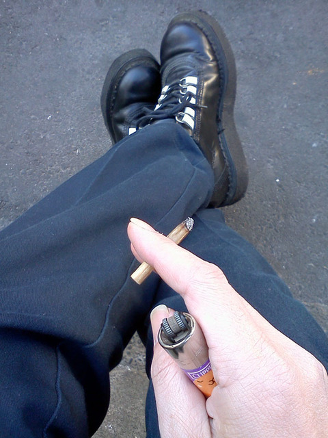 20180112-handrolled-cigarette