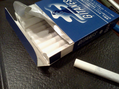 20170114-cigarette-gitanes-smoking