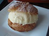 大泉シュークリーム 150円