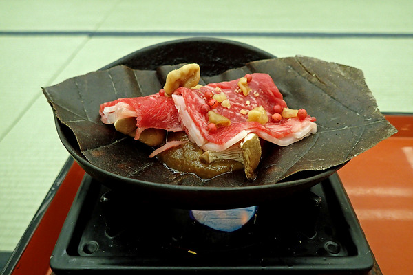 12強肴 和牛の朴葉味噌焼きP4160863