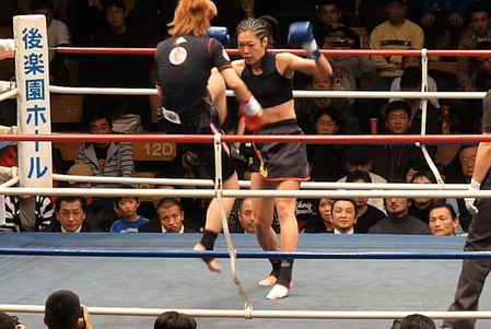 AZUMA vs 成沢紀予