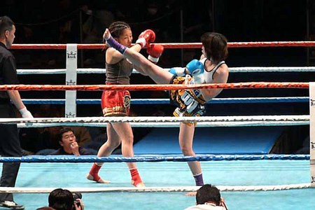 悦センチャイジム vs 加賀有美子
