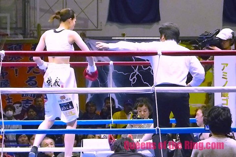高野人母美 VS 大空ヒカル
