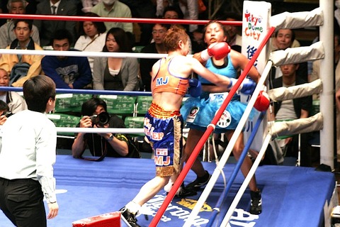 アナベル・オルティス vs 藤岡奈穂子
