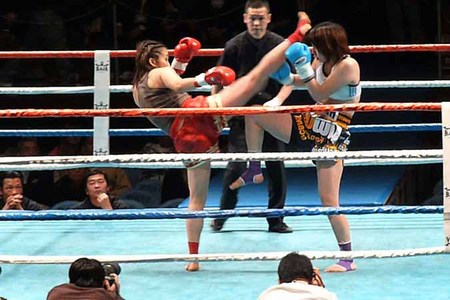 悦センチャイジム vs 加賀有美子