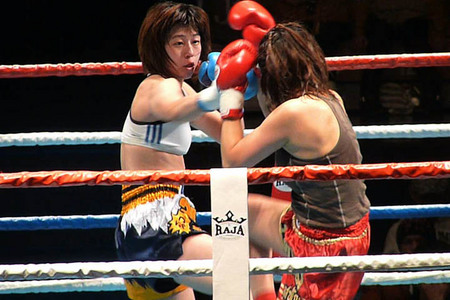 悦センチャイジム vs 加賀有美子