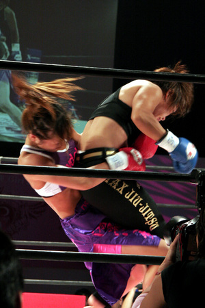 岡田円 vs V一