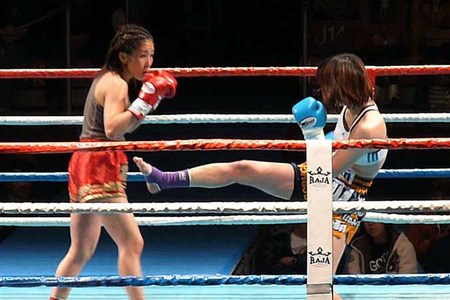 悦センチャイジム vs 加賀有美子