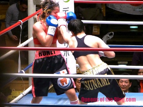 ハニー・カツマタ VS 天海ツナミ