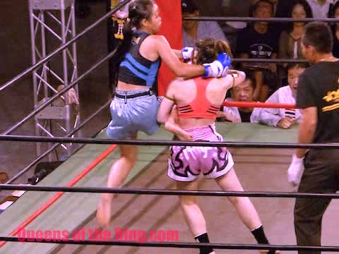 伊藤紗弥_vs_ファーチェンラーイ-6