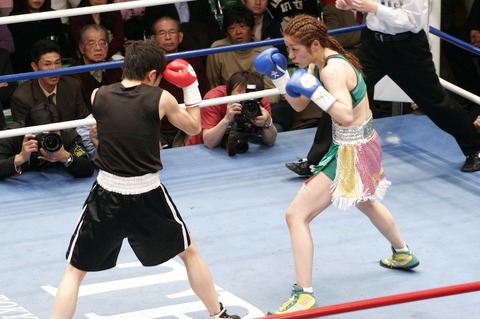 小関桃 vs 秋田屋まさえ