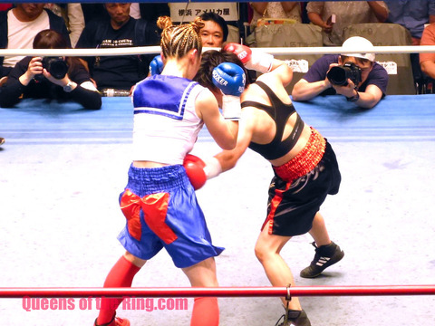 Mont_Blanc_Miki_vs_Natsuki_Tarui-13