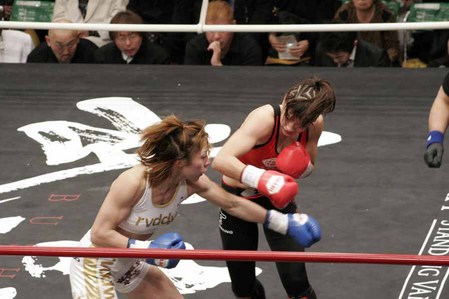 藤野恵美 vs レーナ
