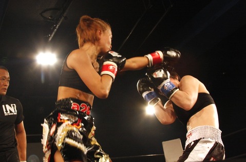 岡田敦子 vs ジェット・イズミ