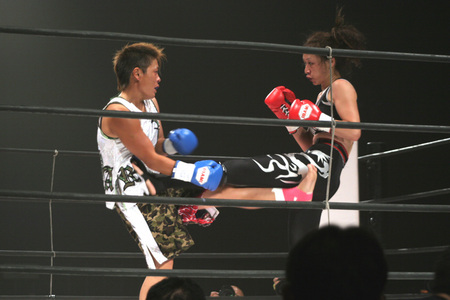 岡加奈子 vs HARI