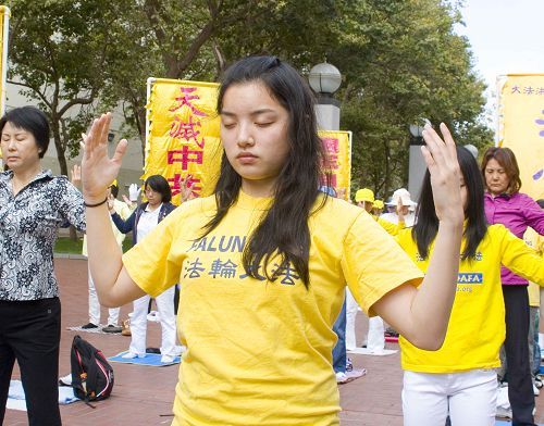 2014-7-20-minghui-usa-sf-parade-04