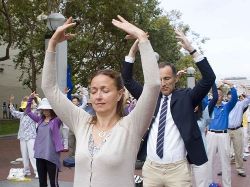 2014-7-20-minghui-usa-sf-parade-03