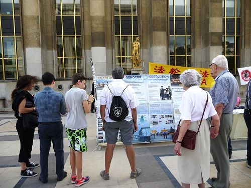2016-9-13-paris-petition-02