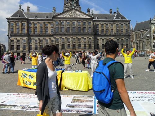 2014-7-13-minghui-falun-gong-holland-04