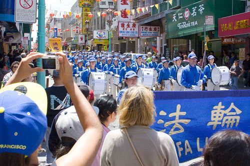 2014-7-20-minghui-usa-sf-parade-13