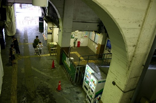 国道改札