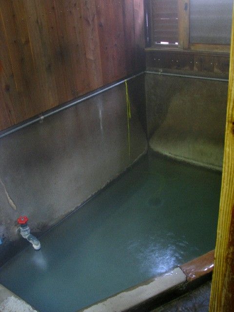 関の湯浴槽
