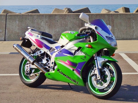 ZXR400