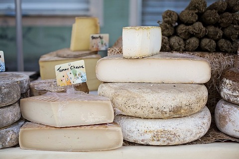 cheeses-1433514_640