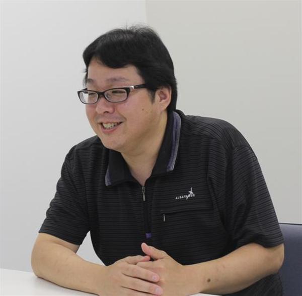 【悲報】在特会元会長・桜井誠さんがインタビューで着ていた服、2990円の安物(中国製)だと特定...
