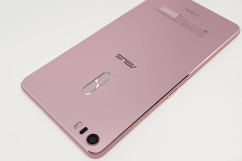 ウルトラなあいつがやってきた！「ZenFone 3 Ultra ZU680KL」フォト