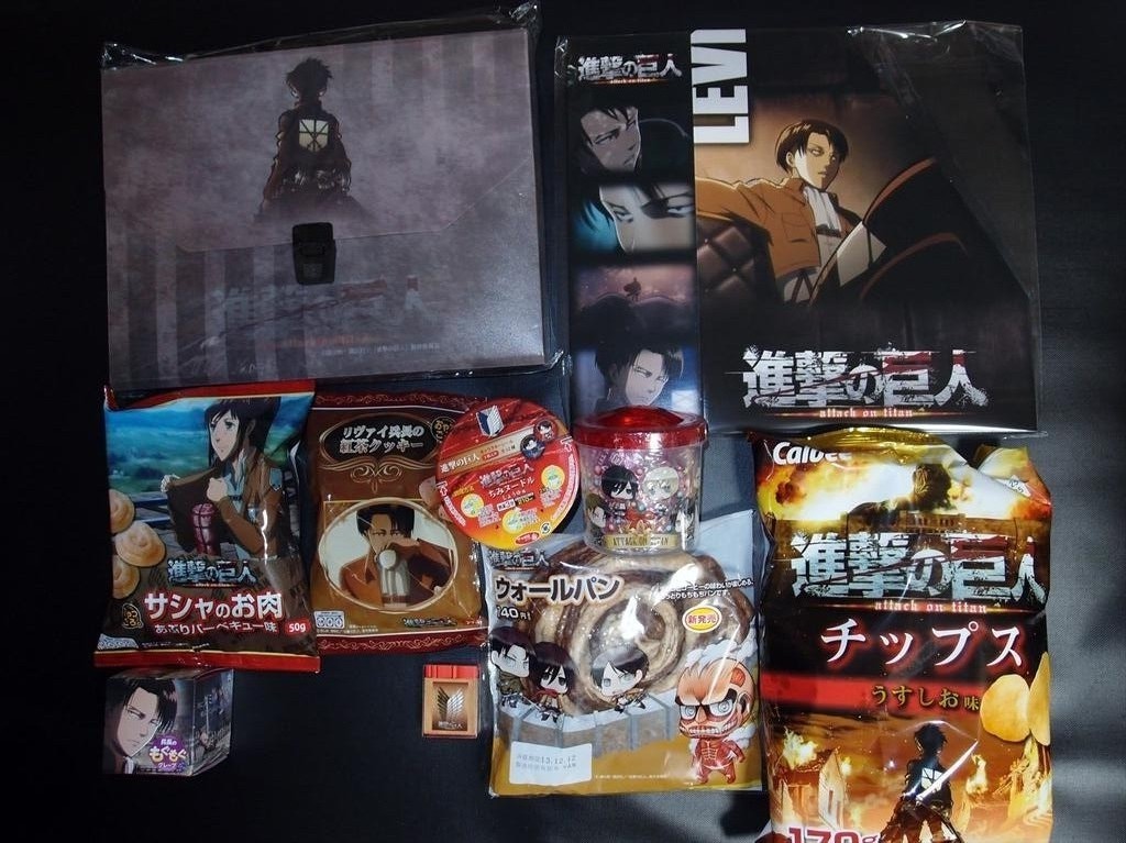 進撃の巨人 ローソン限定 オリジナルクリスマスカード 全４種類 フルコンプ品 進撃の巨人 ローソン限定 オリジナルクリスマスカード 全4種類