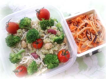 ブロッコリーあえ麺弁当