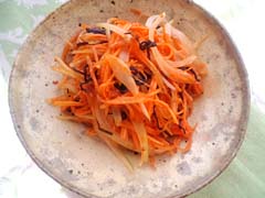 にんじんと玉ねぎのピリ辛塩昆布あえ
