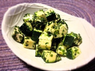 ズッキーニとクリームチーズの青海苔あえ