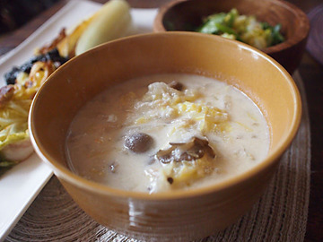 白菜とベビーホタテの酒粕豆乳スープ