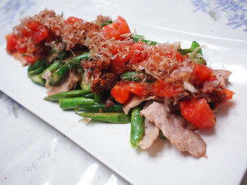 アスパラと豚肉のトマトおかかソースがけ