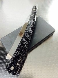 西洋剃刀の持ち方（髭剃り編） : SHAVE READY !