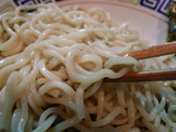 いつ樹:麺持ち上げ