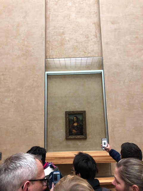 mona lisa from far