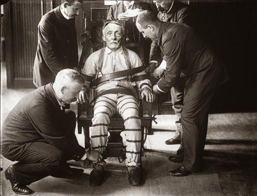 Albert_Fish_su_sedia_elettrica