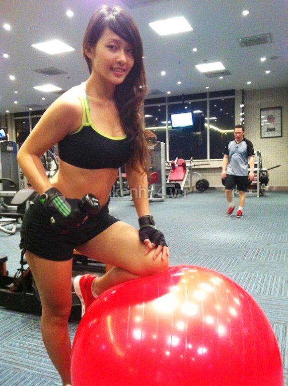 vietnamese-boxer-working-out
