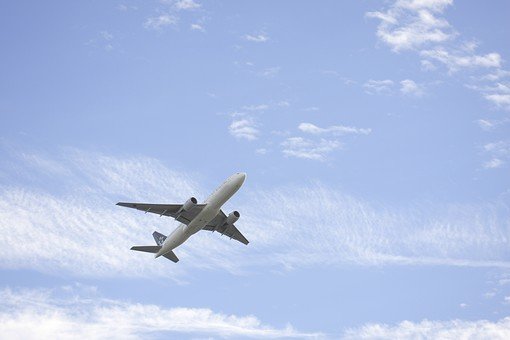【悲報】飛行機に乗るも座席が無く困惑 乗務員「床に座れ」と酷い仕打ち 航空会社のお詫びが4200円