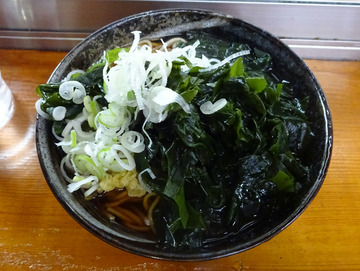 二葉@秋葉原 (1)かけそば260しい茸天110ワカメ80