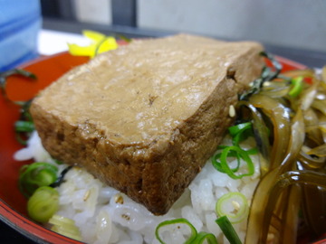 白河そば@牛込柳町(11)冷し50ごぼう天そば520Sとうふめし210