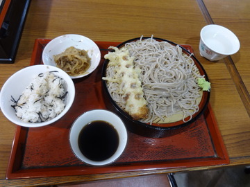 みとう庵@流通センター(2)鶏の立田揚げつけ汁蕎麦500コロッケ100