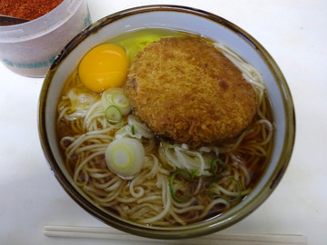 高田うどん店@京急川崎 (3)細うどん260メンチ80玉子50