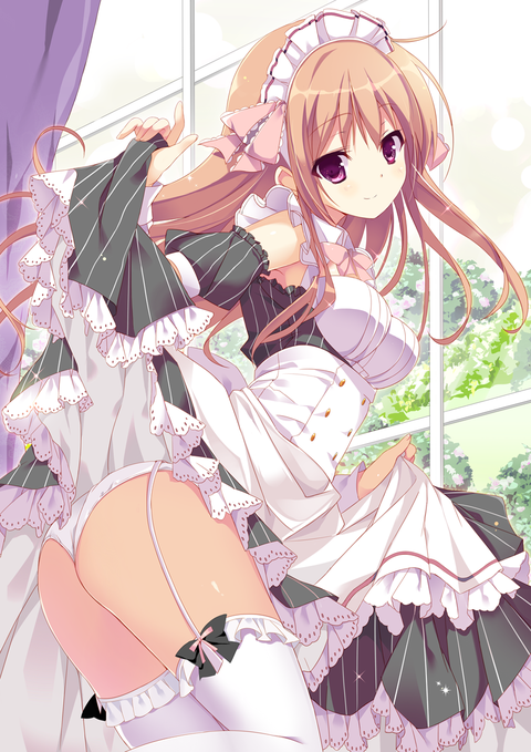 メイドがスカートをたくし上げてるエロ画像05