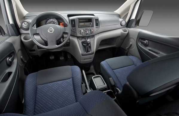 nissan-nv200-2010_2