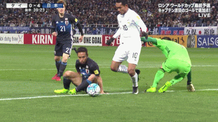 タイ戦、長友佑都がPK献上