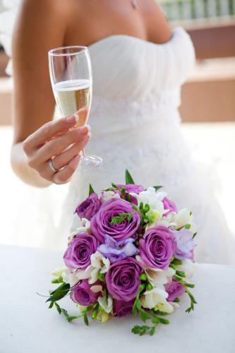 1362475963_weddingchampagne